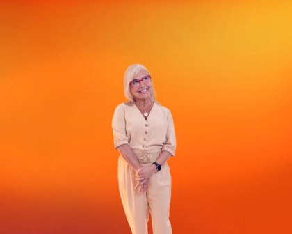 Profissional posando pra foto em fundo com cor padrão GSK